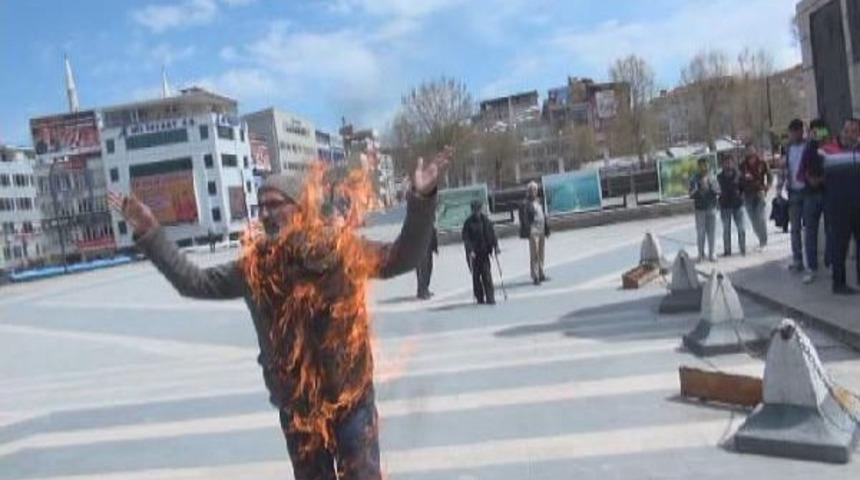 Kirasını &Ouml;deyemedi, Valilik &Ouml;n&uuml;nde Kendisini Ateşe Verdi