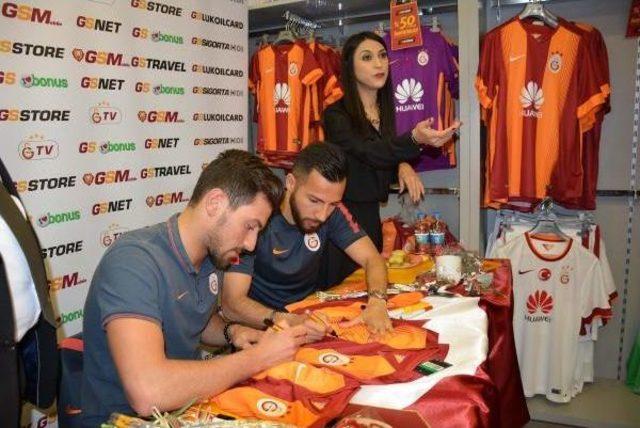 Galatasaraylı Yasin Ve Sinan'a Manisa'da Yoğun Ilgi