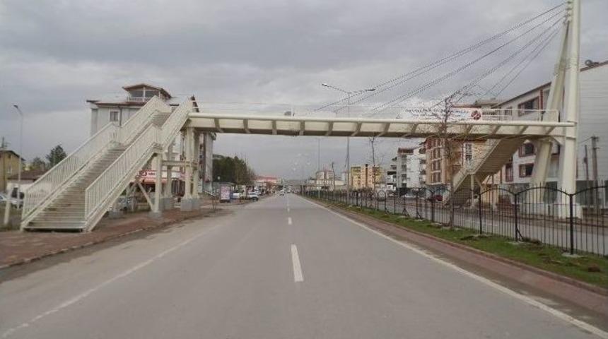 Kazaları &Ouml;nlemek İ&ccedil;in Yaya Korkuluğu Monte Edildi