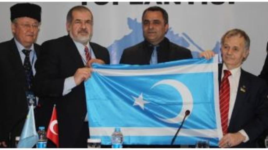 Kırımoğlu&rsquo;na T&uuml;rkmen Bayrağı