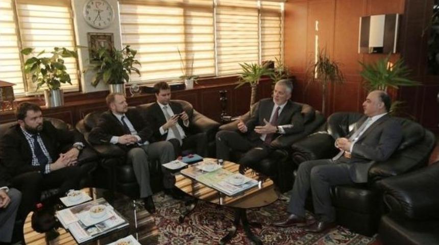 Macarlar G&uuml;ng&ouml;ren&rsquo;i Ziyaret Etti