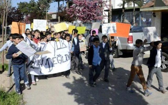 Siverek'te Ilkokul Öğrencileri Temiz Çevre Için Yürüdü