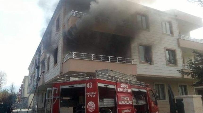 D&uuml;zce&rsquo;de Apartman Dairesinde Patlama: 2 Yaralı
