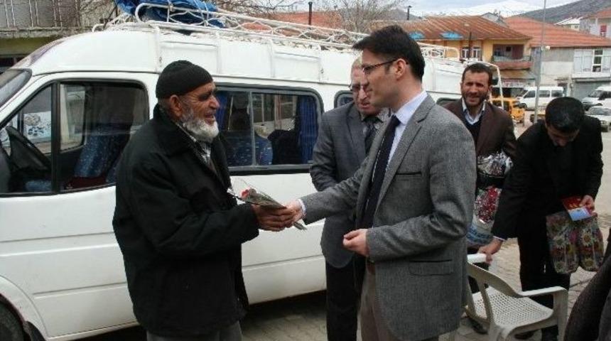 Kaymakam Efendioğlu G&uuml;l Dağıttı