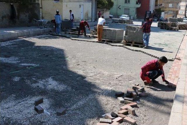 İpekyol Mahallesinde Parke Döşeme Çalışması