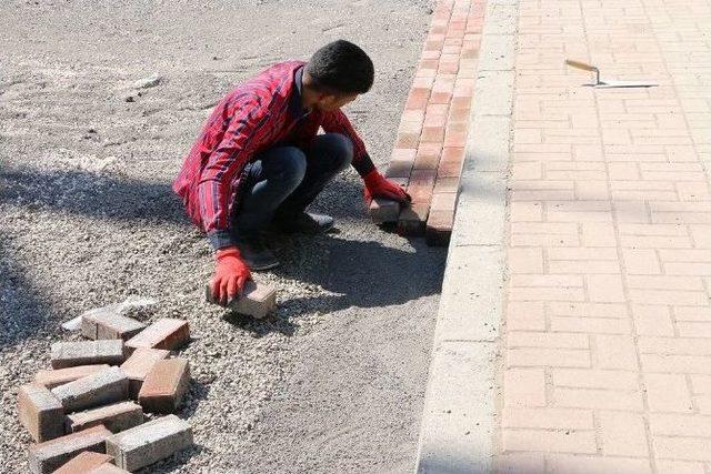 İpekyol Mahallesinde Parke Döşeme Çalışması