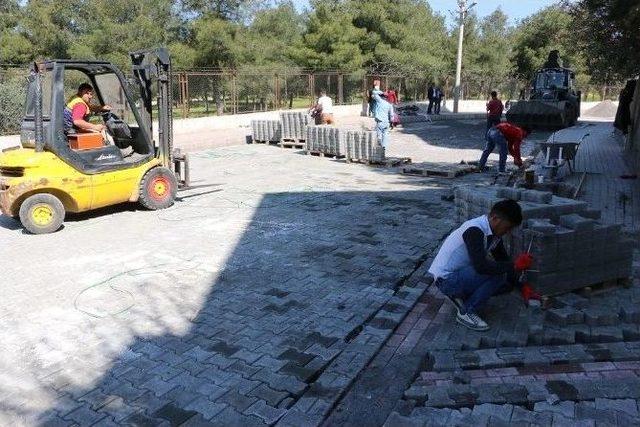 İpekyol Mahallesinde Parke Döşeme Çalışması