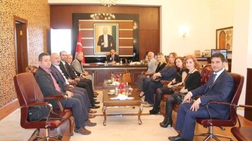 Vali Gazetecileri Kabul Etti