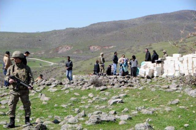 Tunceli'deki Kazıda Yeni Kafatasları Ve Muhtar Mührü Bulundu