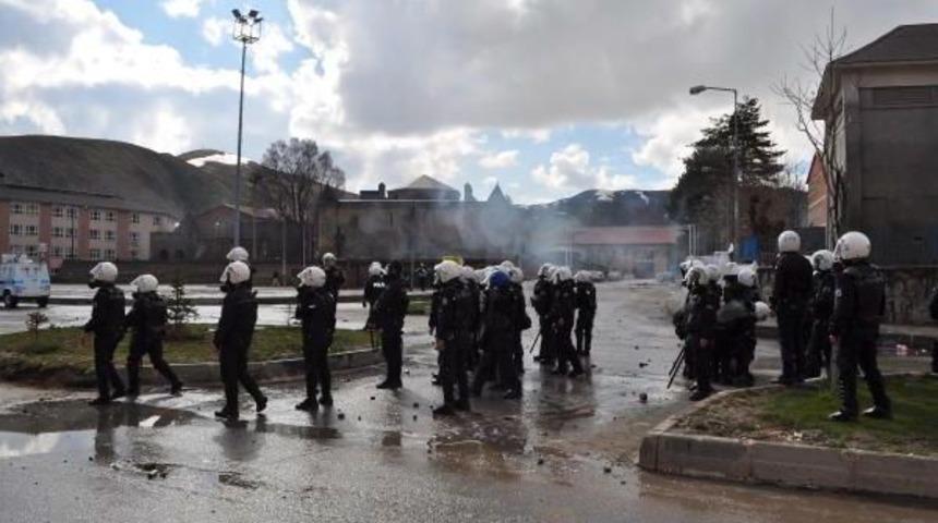 Bitlis'te Ma&ccedil; Sonrası Olaylar &Ccedil;ıktı