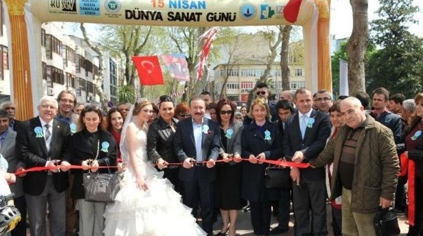 İzmit&rsquo;te D&uuml;nya Sanat G&uuml;n&uuml; Kutlandı