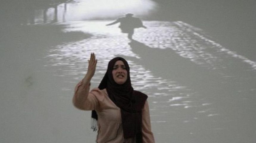 &rsquo;bir Bahar Akşamı&rsquo;nda Şiirler Yarıştı