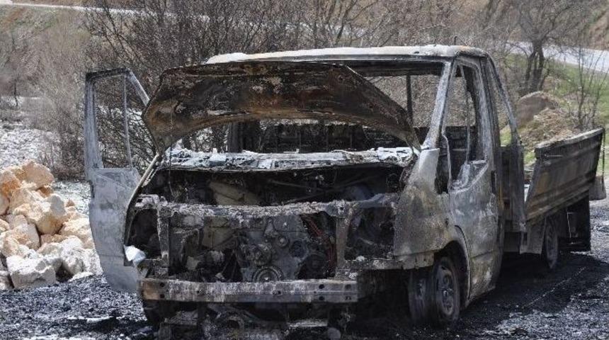 Seyir Halindeki Ara&ccedil; Alev Aldı