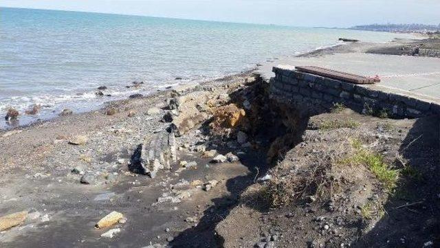 Fırtına Nedeniyle Y&uuml;r&uuml;y&uuml;ş Yolu &Ccedil;&ouml;kt&uuml; 1