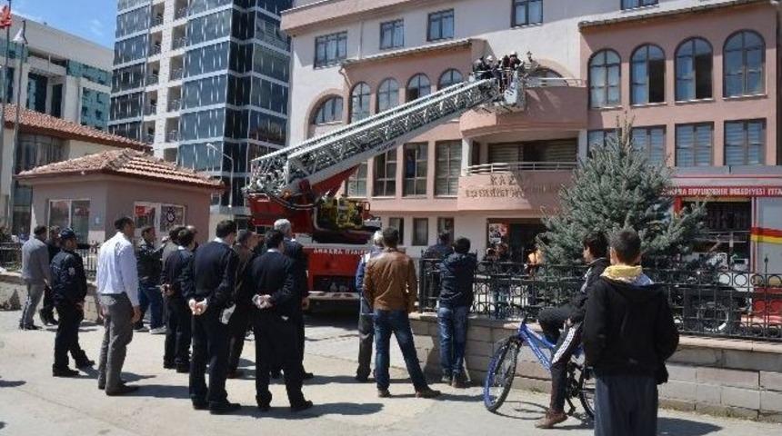 Kazan&rsquo;da Yangın Tatbikatını Ger&ccedil;ek Sandılar