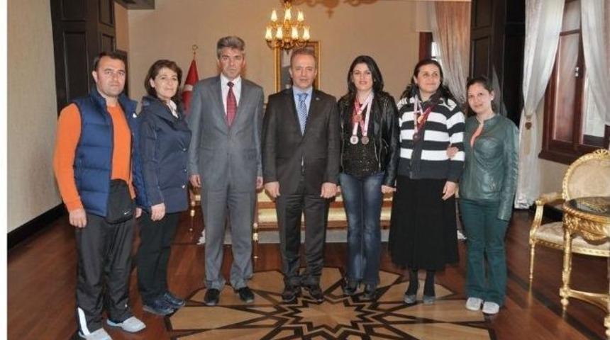 Engelli Sporculardan Vali G&uuml;ner&rsquo;e Ziyaret