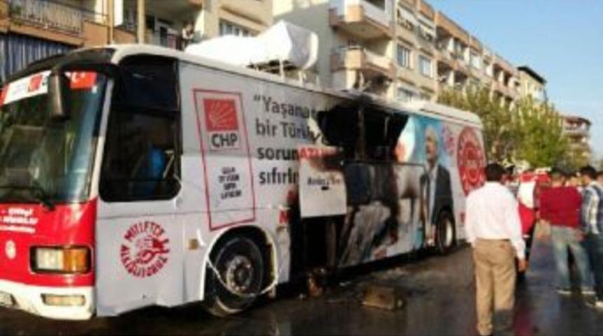 Chp'li Adayın Se&ccedil;im Otob&uuml;s&uuml; Yandı