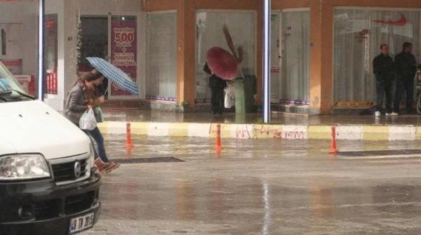 Ortaca'ya Yağmur Ve Dolu Etkili Oldu