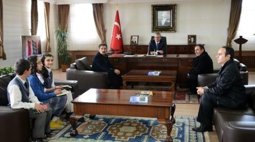 Vali Deniz, Satran&ccedil; Takımını Kabul Etti