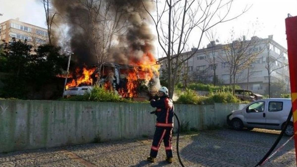 Etiler&rsquo;de Yanan Minib&uuml;s K&uuml;le D&ouml;nd&uuml;