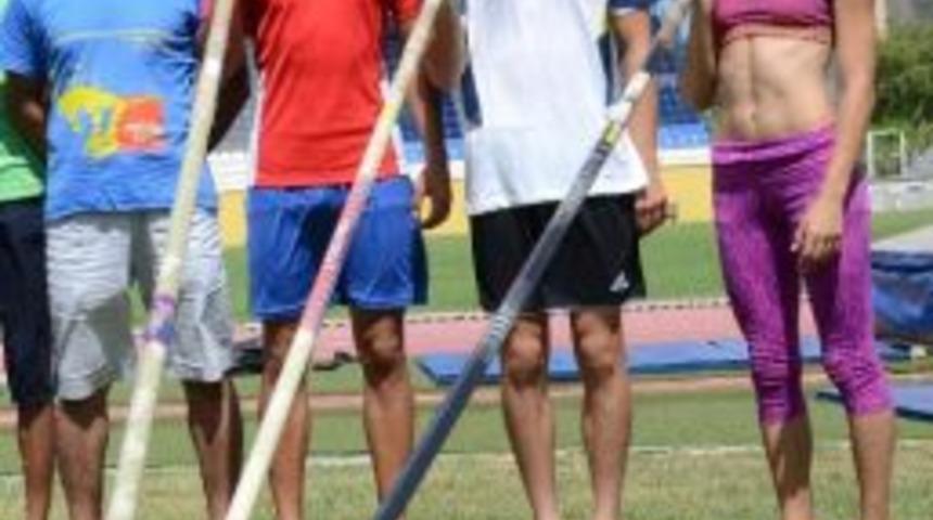 Adanalı Atlet Tenekeb&uuml;ken Yeni T&uuml;rkiye Rekoru Kırdı