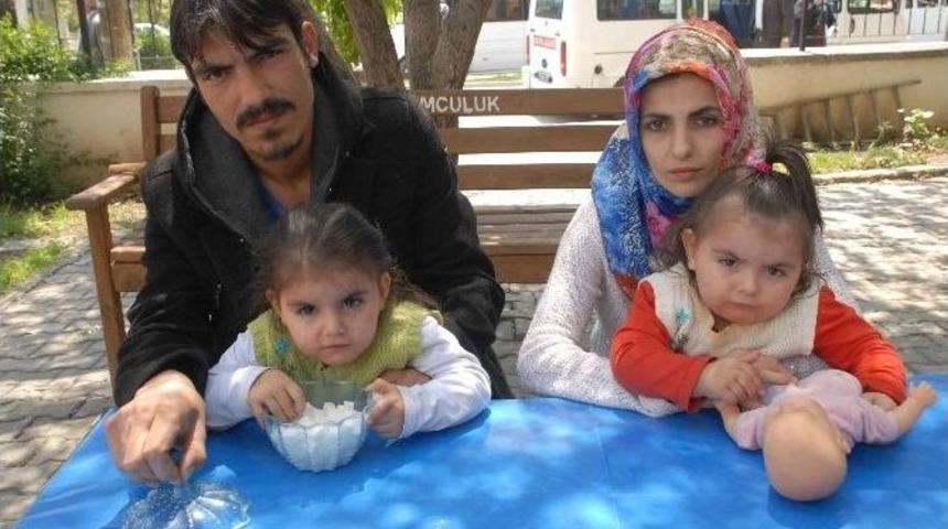 Sokakta Kalan İki &Ccedil;ocuklu Aileye Devlet Sahip &Ccedil;ıktı