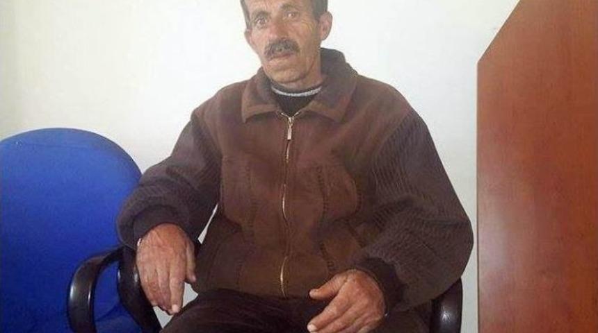 Kul&uuml;besi Toprak Altında Kalan Vatandaş Yardım Bekliyor