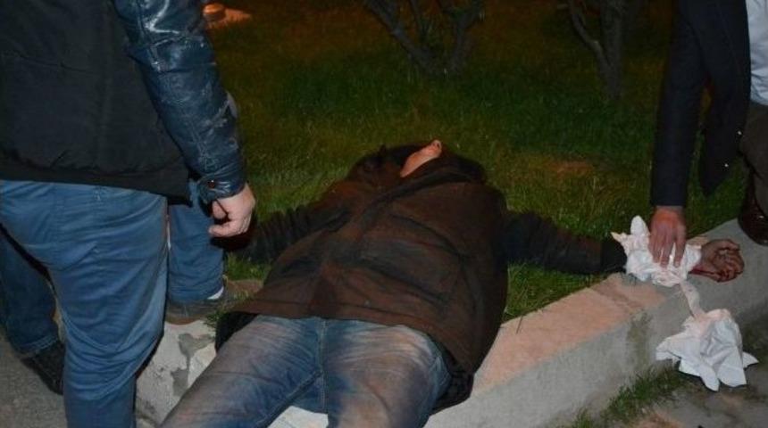 Bileklerini Keserek İntihara Kalkıştı