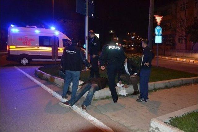 Bileklerini Keserek İntihara Kalkıştı 1