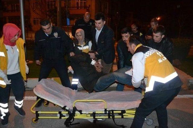 Bileklerini Keserek İntihara Kalkıştı 3