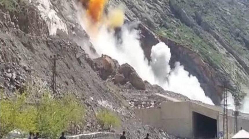 S&uuml;mb&uuml;l Dağı&rsquo;ndaki Kayalar Dinamitle Patlatıldı