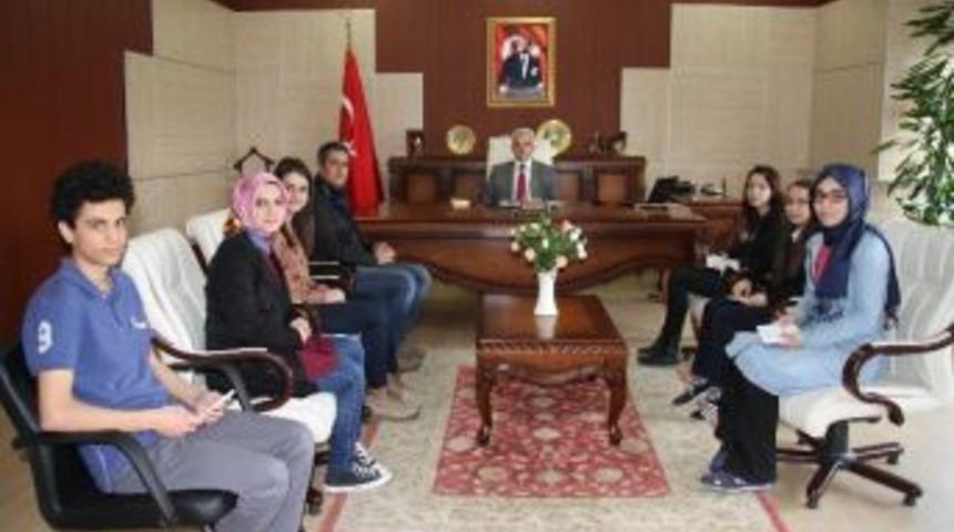 Tes-iş Adapazarı Anadolu Lisesi Toplumsal Hizmet Kul&uuml;b&uuml; &Uuml;yelerinden Kuntoğlu&rsquo;na Ziyaret