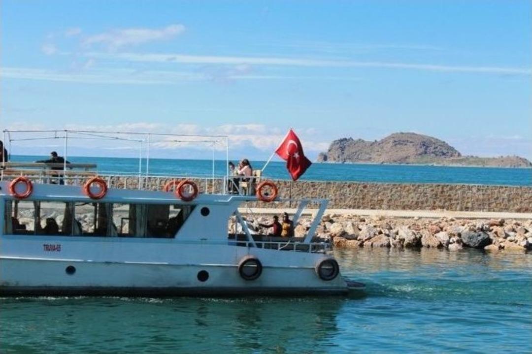 Akdamar Kilisesi&rsquo;ni Tehdit Eden Tavşanlar Tahliye Ediliyor