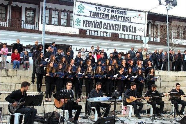 Vali &Ccedil;i&ccedil;ek: Turizm Sevdadır, Sevgidir 3