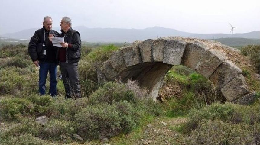 Aliağa&rsquo;nın Antik Kentlerini Kitap&ccedil;ıkta Topluyor