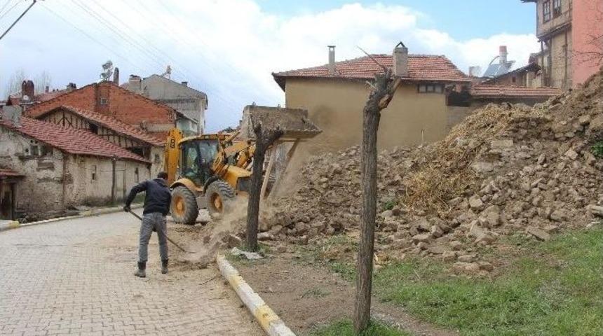 Metruk Binalar Yıkılıyor