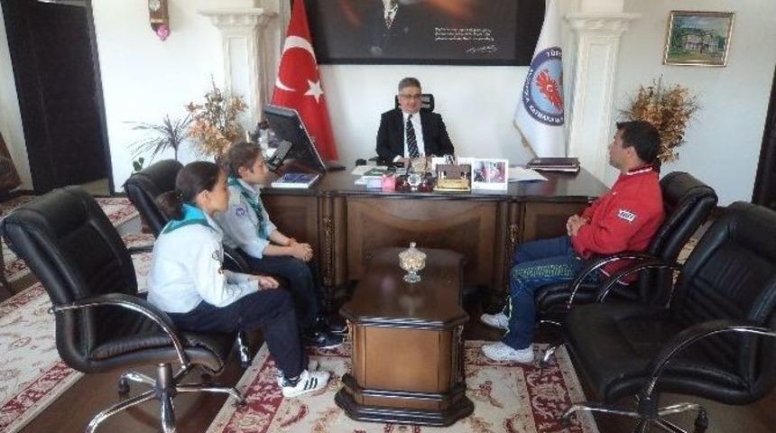 İzciler Kaymakam Pekmez&rsquo;i Ziyaret Etti