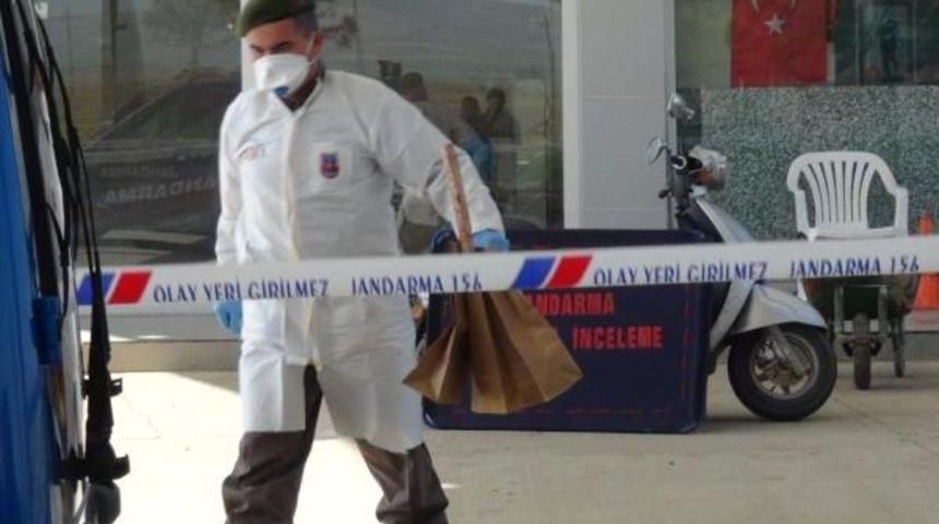 Arkadaşını Baltayla &Ouml;ld&uuml;r&uuml;p, Başında Sabahladı