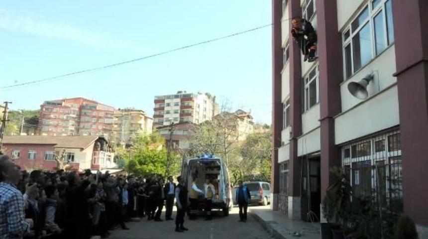 Lisede Deprem Tatbikatı