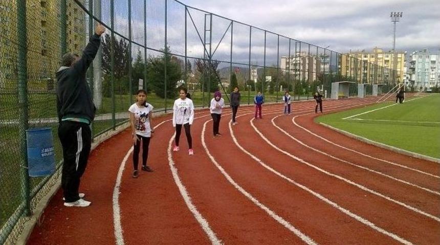 Aliağa&rsquo;da 23 Nisan Spor Etkinliklerinde Dereceye Girenler Belli Oldu