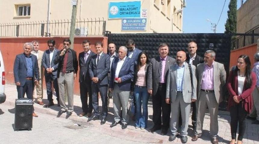 Okul M&uuml;d&uuml;r&uuml;n&uuml;n Darp Edilmesi Sendikalar Tarafından Protesto Edildi