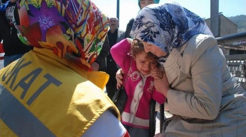 Anne İle Kızı Kazayı Ucuz Atlattı