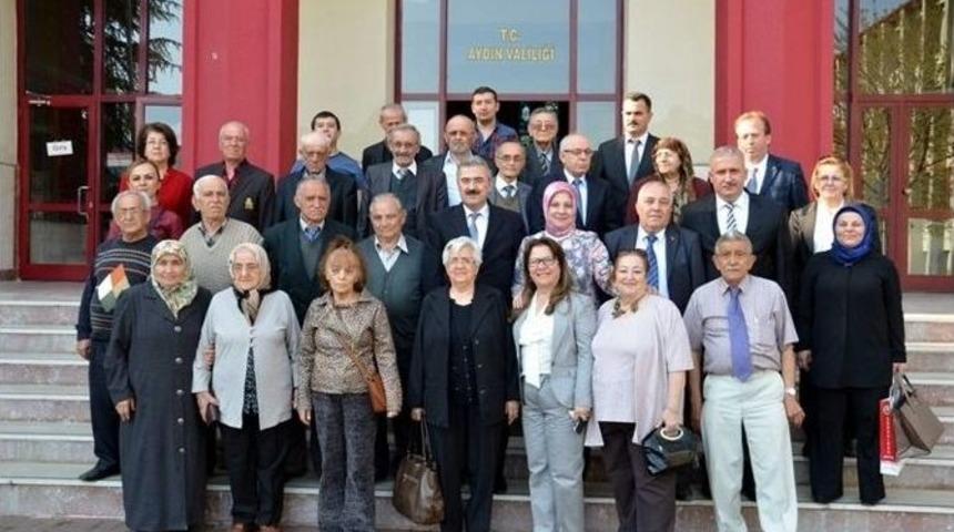 Zonguldaklı Yaşlılardan Vali Ayyyıldız Ve Eşine Anlamlı Ziyaret
