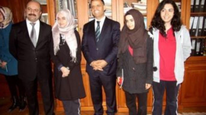 Resim Yarışmasının İstanbul Birincisi İhlas Koleji&rsquo;nden