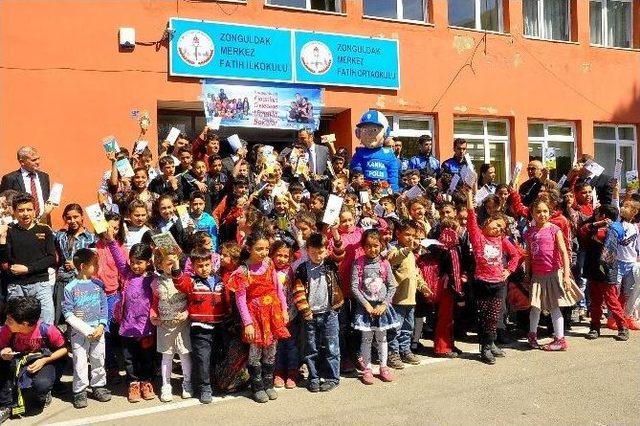 Emniyet Müdürlüğü’nün Kitap Dağıtım Projesi Başladı