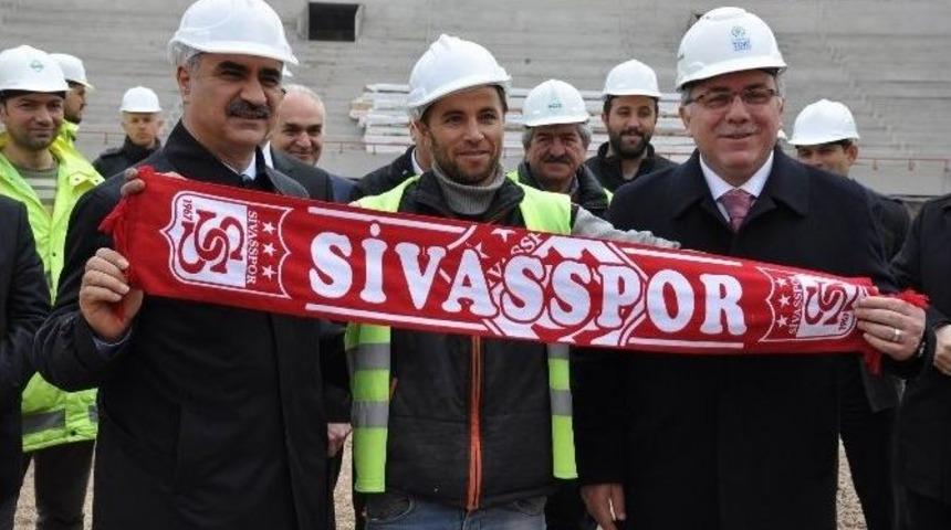 Toki Başkanı Turan, T&uuml;rkiye&rsquo;nin İlk &lsquo;ekolojik Stadı&rsquo; İnceledi