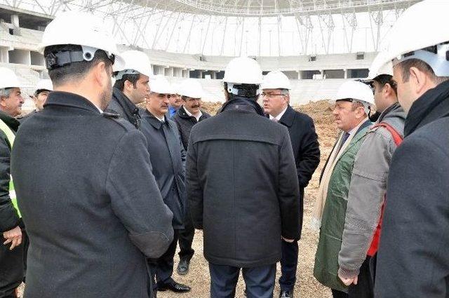 Toki Başkanı Turan, Türkiye’nin İlk ‘ekolojik Stadı’ İnceledi