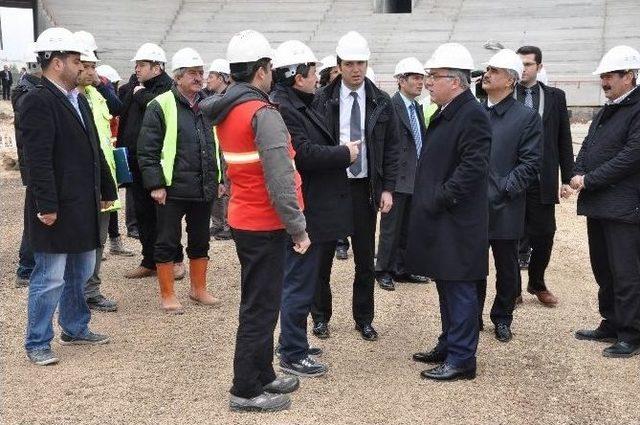 Toki Başkanı Turan, Türkiye’nin İlk ‘ekolojik Stadı’ İnceledi