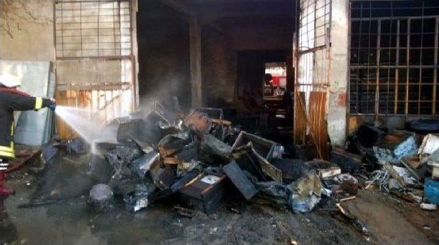 S&ouml;ke&rsquo;de Yangın Depoyu K&uuml;l Etti 1