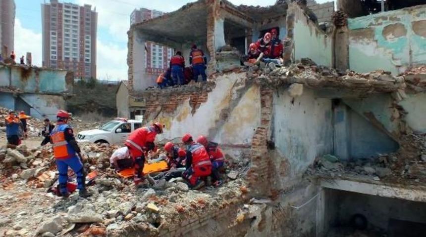 Yozgat'taki Deprem Tatbikatına 7 Ilden Kurtarma Ekibi Katıldı